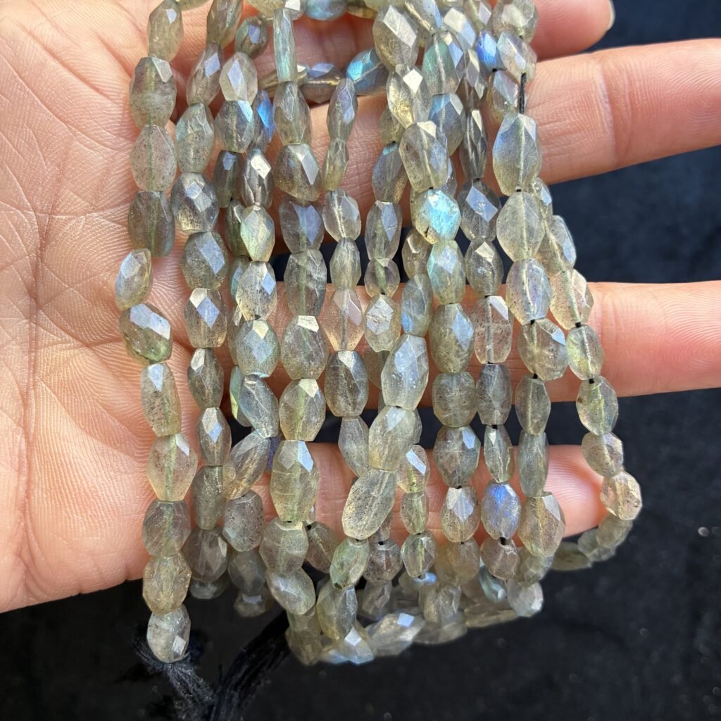 Labradorite Faceted Oval, 33 cm, 6.6*4.8*3.4 mm- 8.3*5.5*3mm