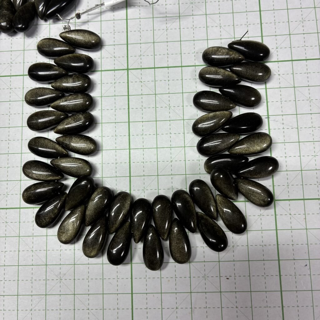 Obsidian Long Smooth Pear, 18 CM