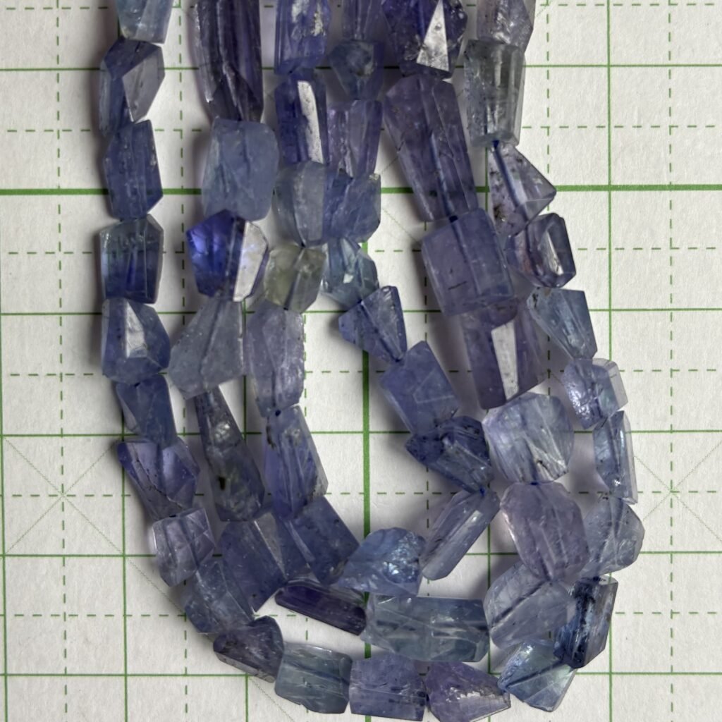 Tanzanite 22cm