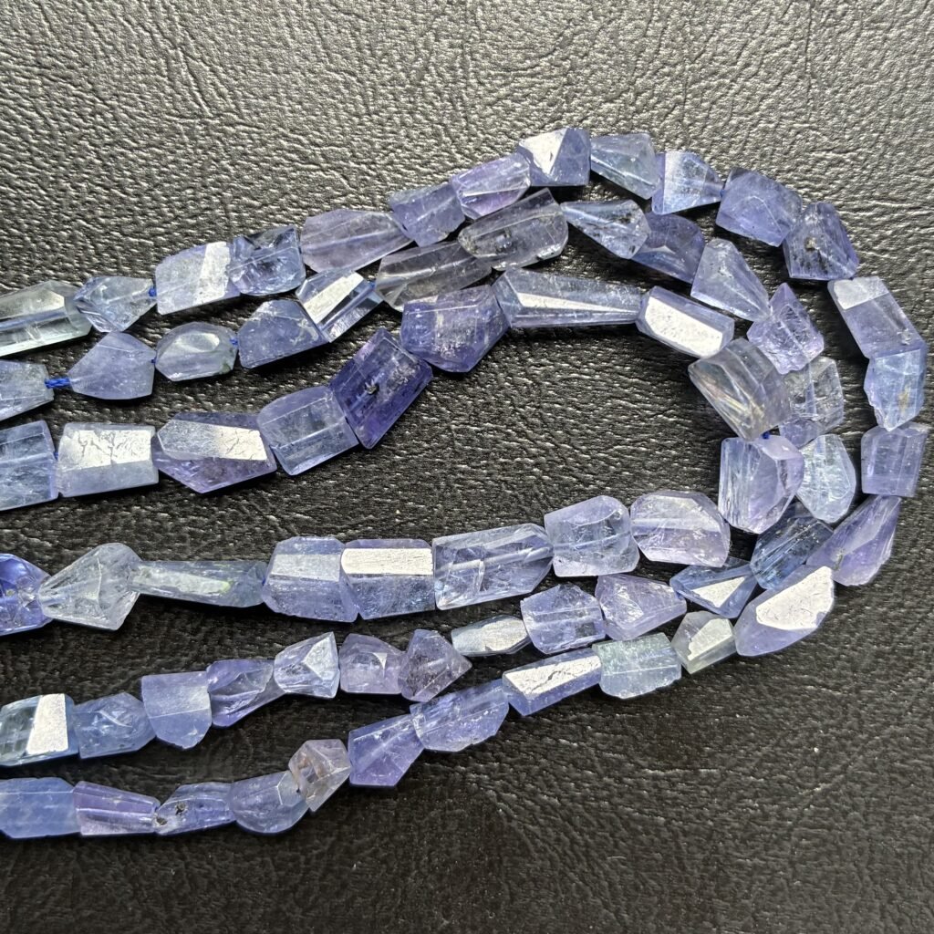 Tanzanite 22cm