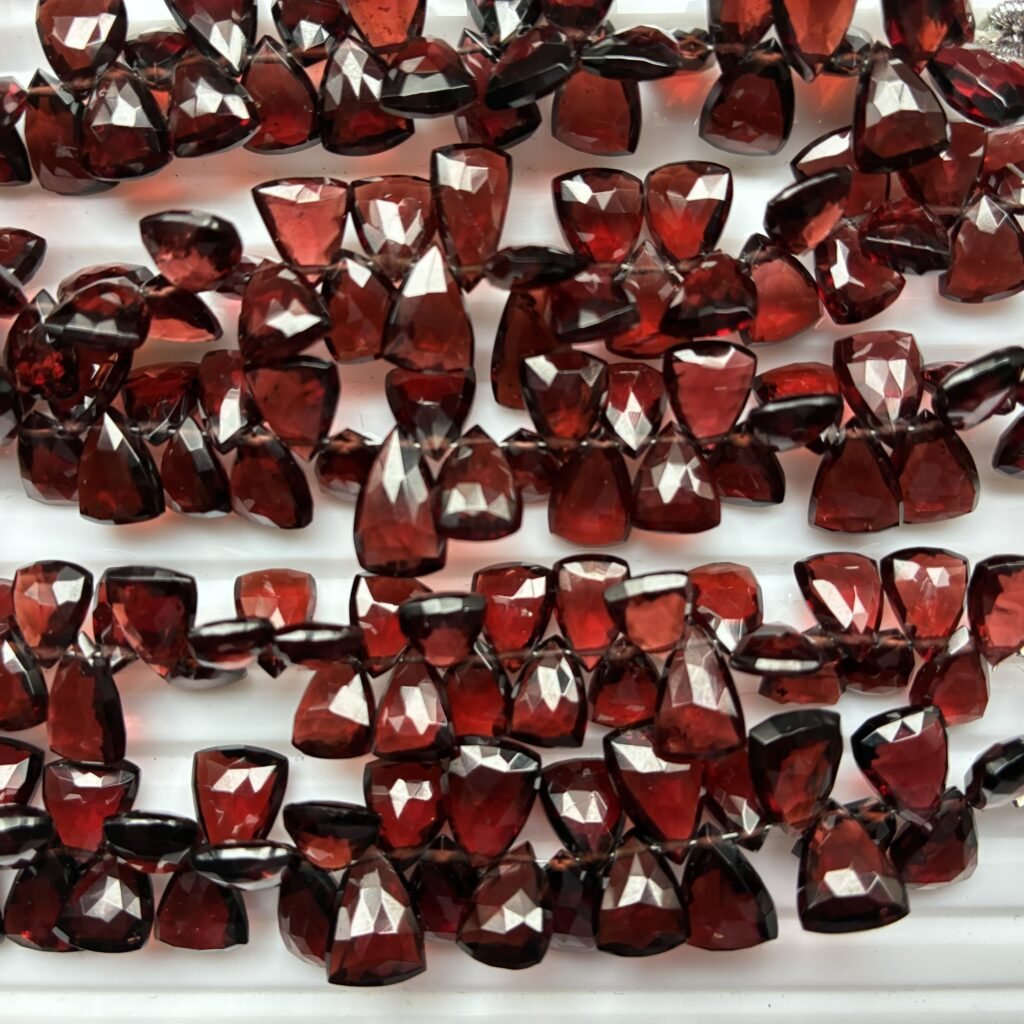 Garnet Pyramind Smooth