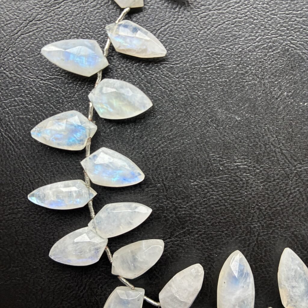 Rainbow Moonstone, Faceted Shield shape, 26 cm, 18.9*8.3mm- 11.7*6.6mm, 27 beads