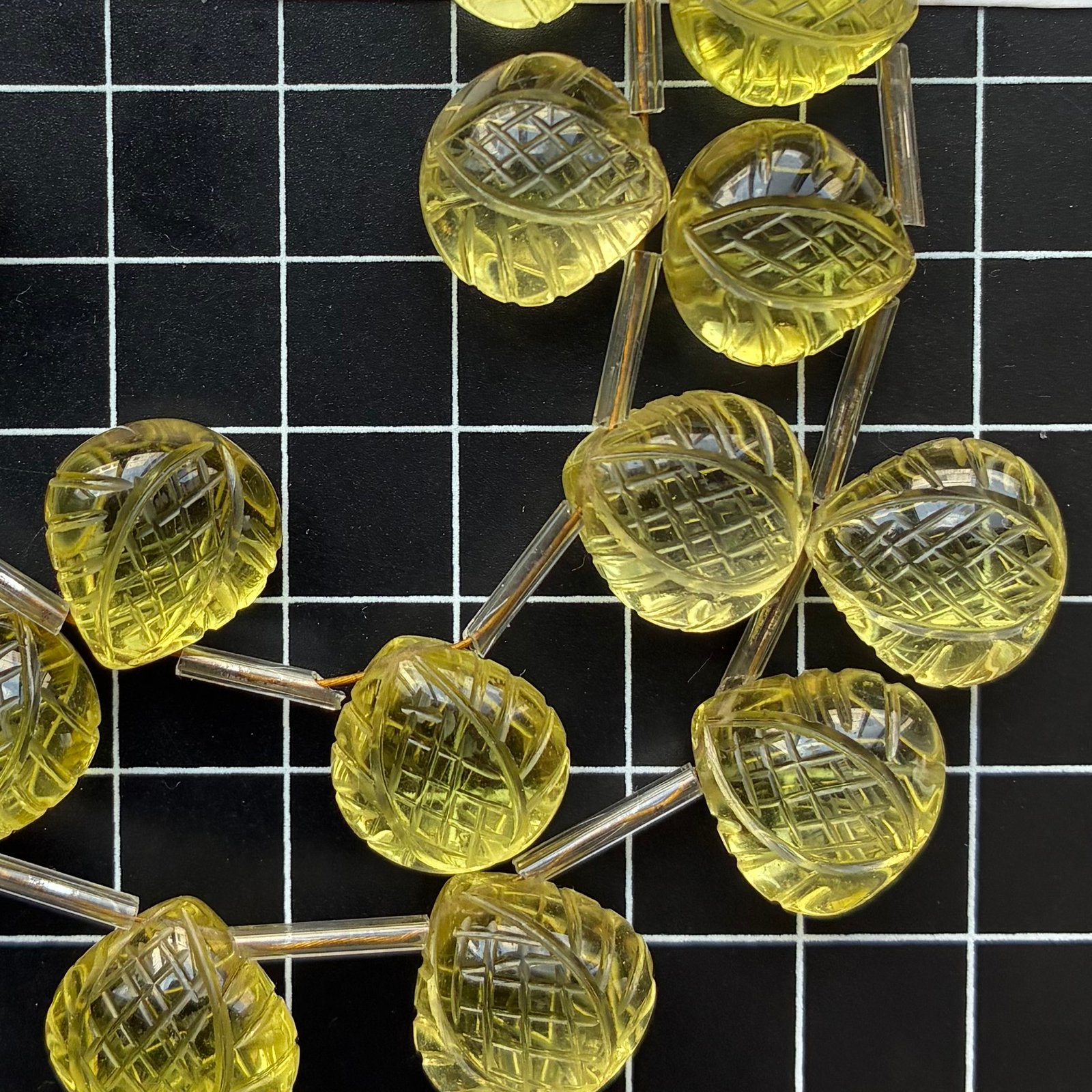 Lemon Quartz Carved Heart, 20 cm, 13.9*13.5mm , 12 beads - Image 2