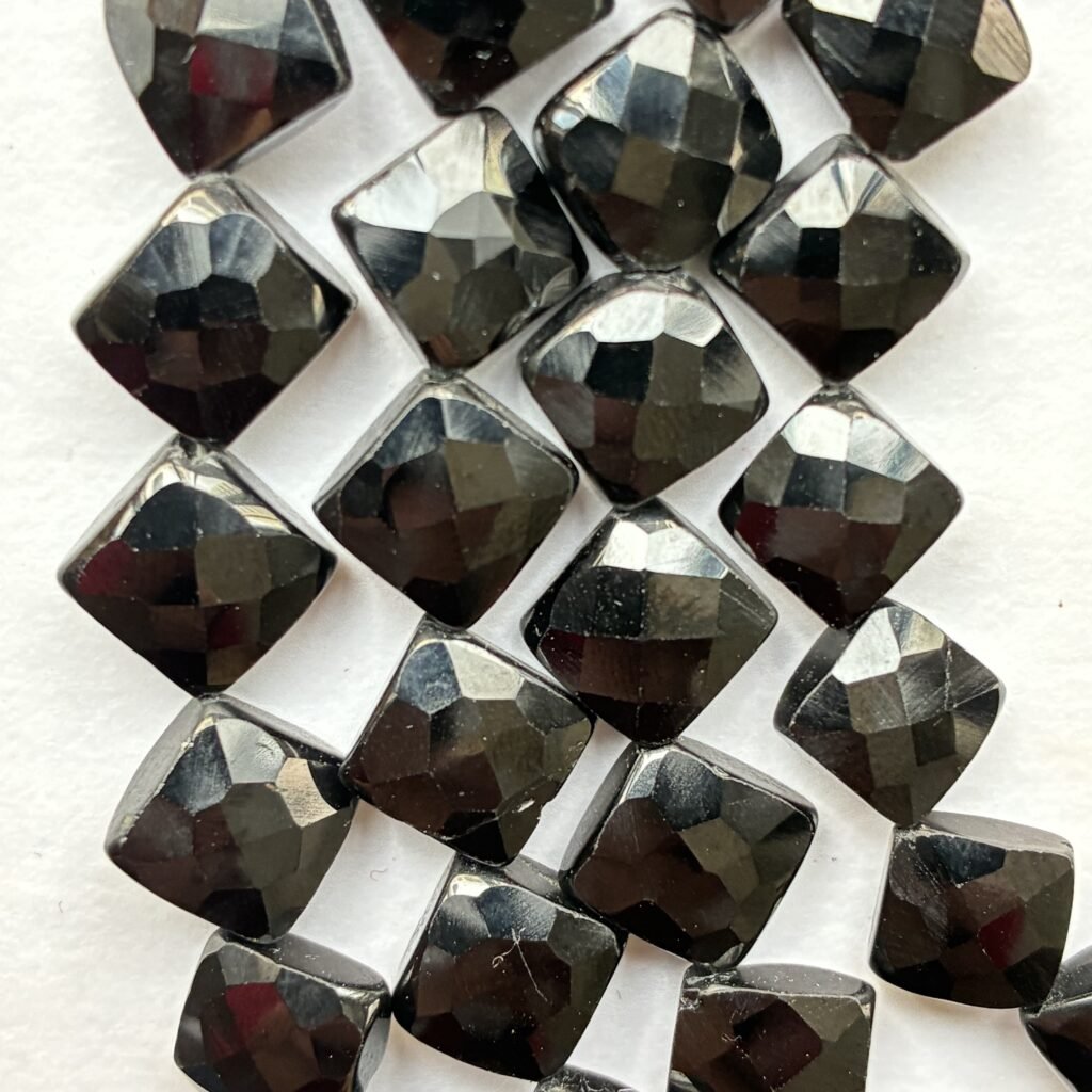 Black Spinel Faceted Kite
