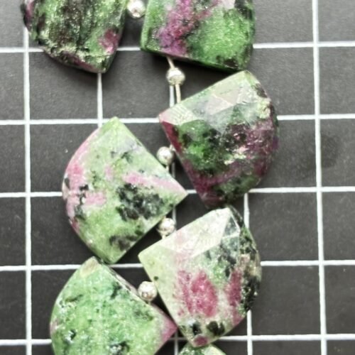 Ruby Zoisite, Boat Shape, 17*19*6mm