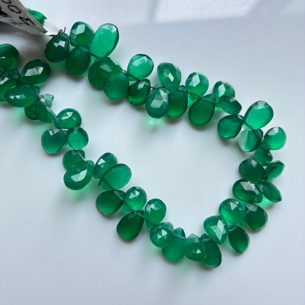 Green Onyx,  Faceted Pear, L, M size, 21 cm