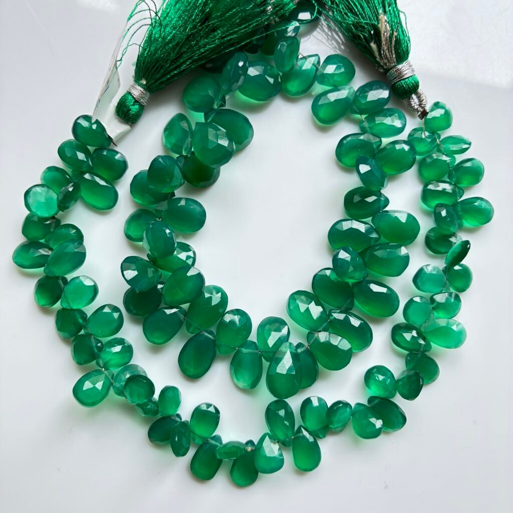 Green Onyx,  Faceted Pear, L, M size, 21 cm