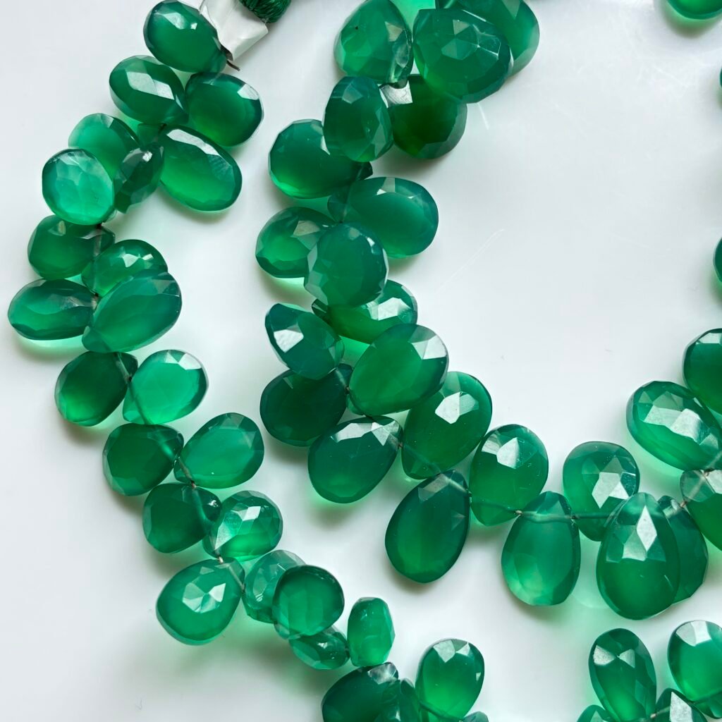 Green Onyx,  Faceted Pear, L, M size, 21 cm
