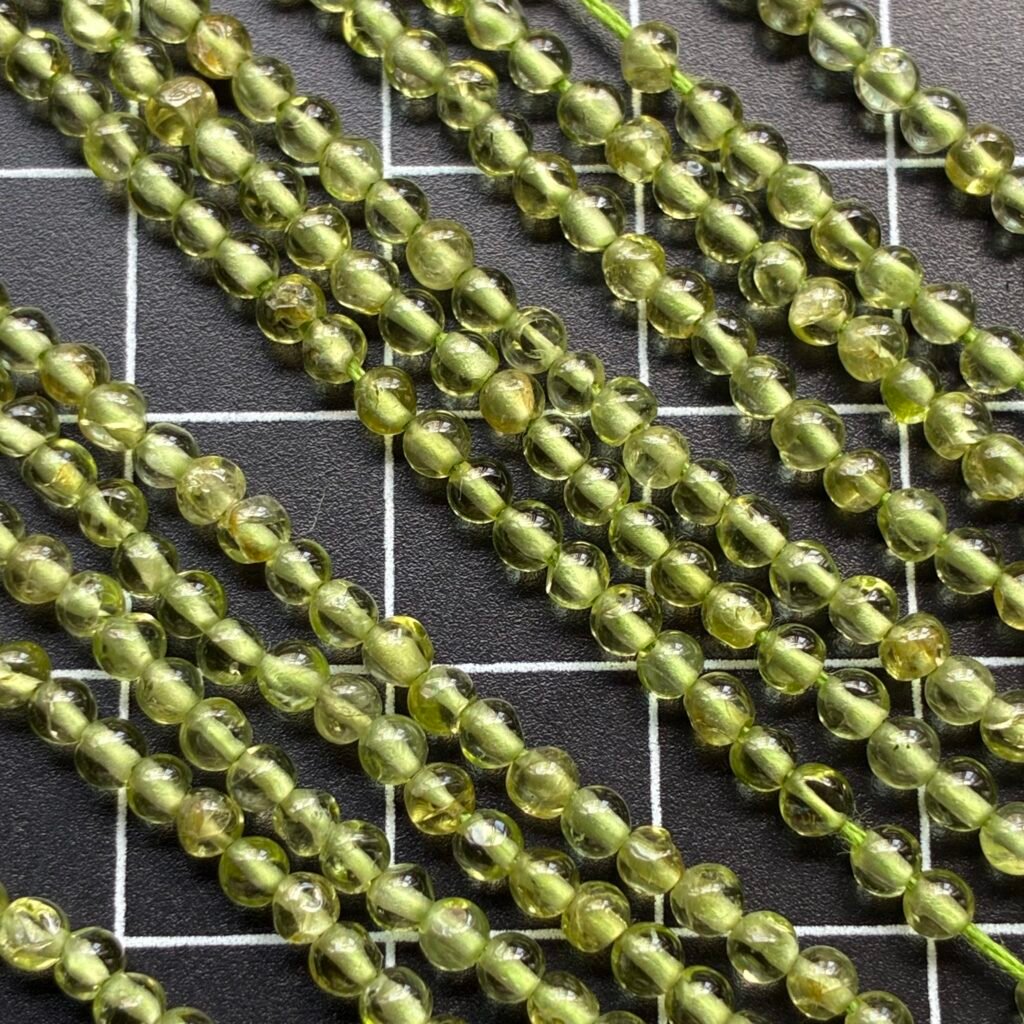 Peridote, Smooth Round, 4mm, 42cm