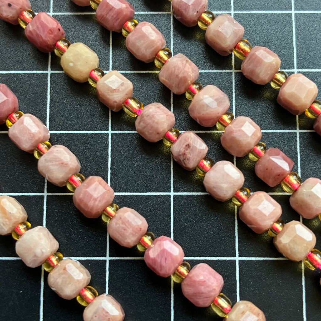 天然ロードナイト、キューブ、6mm、39cm