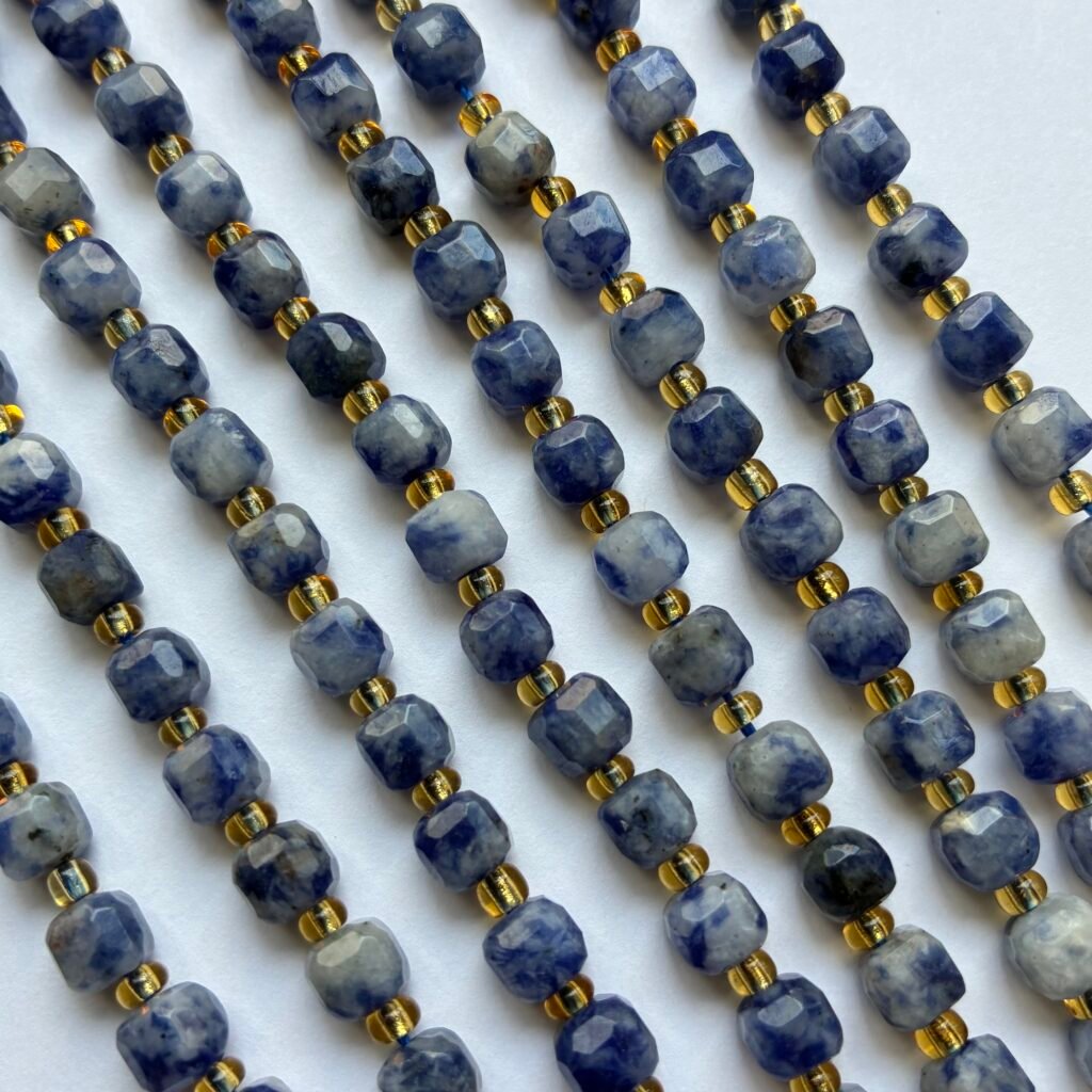 天然ソーダライト、キューブ、6mm、39cm