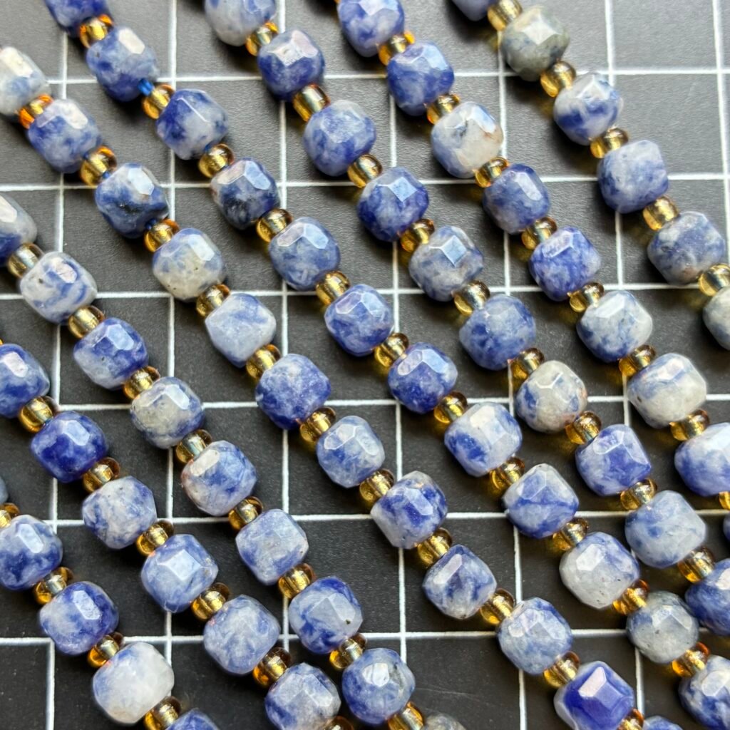 天然ソーダライト、キューブ、6mm、39cm