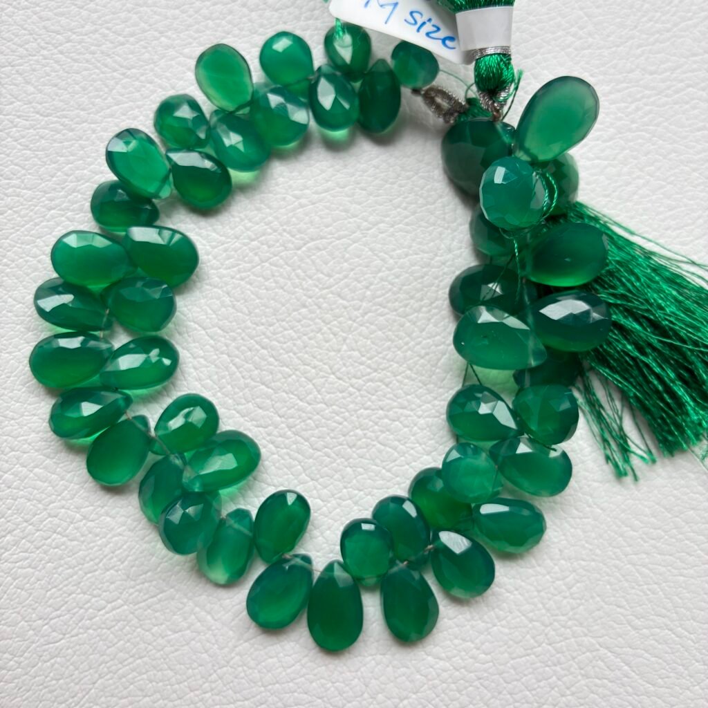 Green Onyx,  Faceted Pear, L, M size, 21 cm