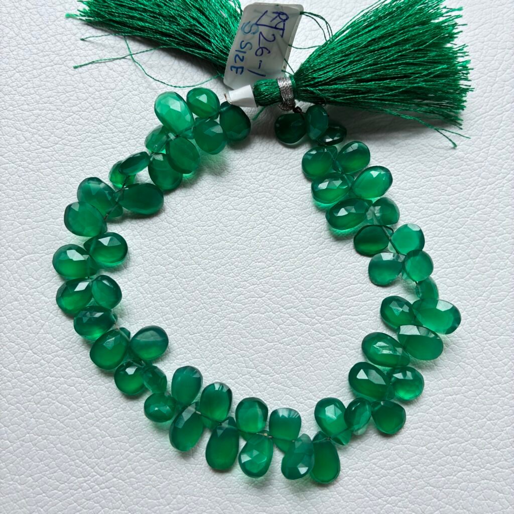 Green Onyx,  Faceted Pear, L, M size, 21 cm