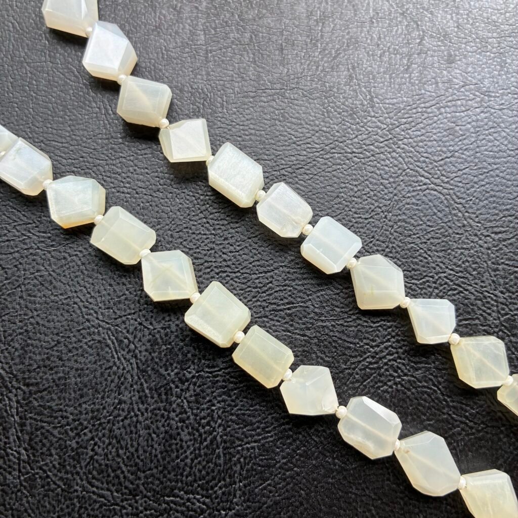 White Moonstone, Tumble,8*6-12*10mm, 42cm