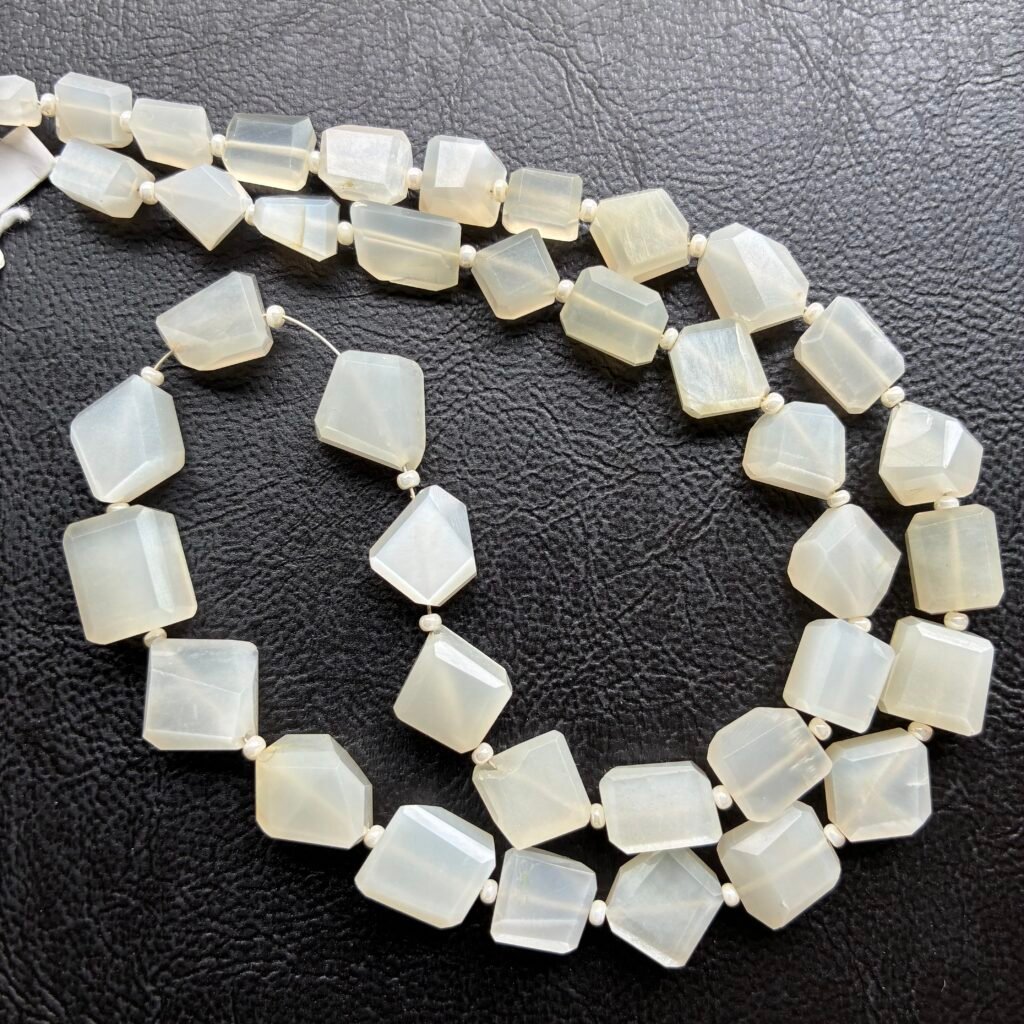 White Moonstone, Tumble,8*6-12*10mm, 42cm