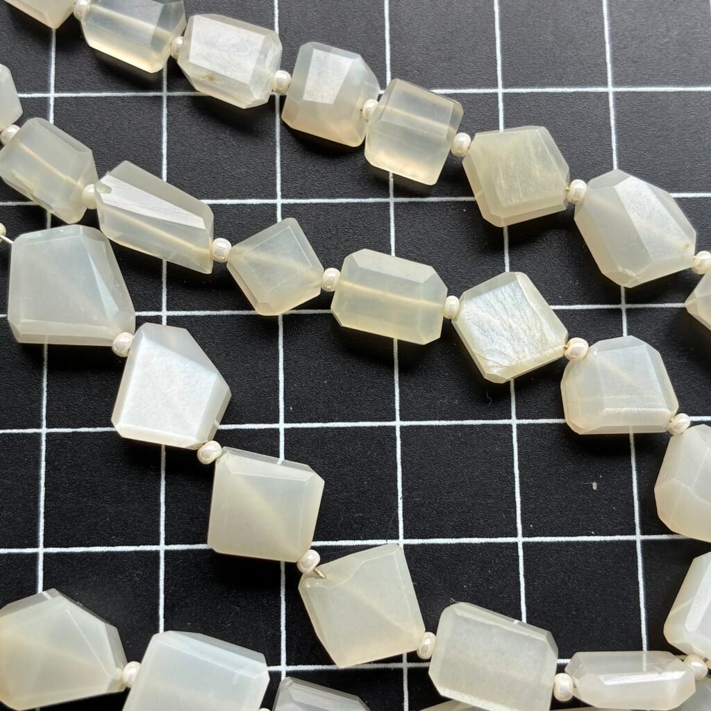 White Moonstone, Tumble,8*6-12*10mm, 42cm