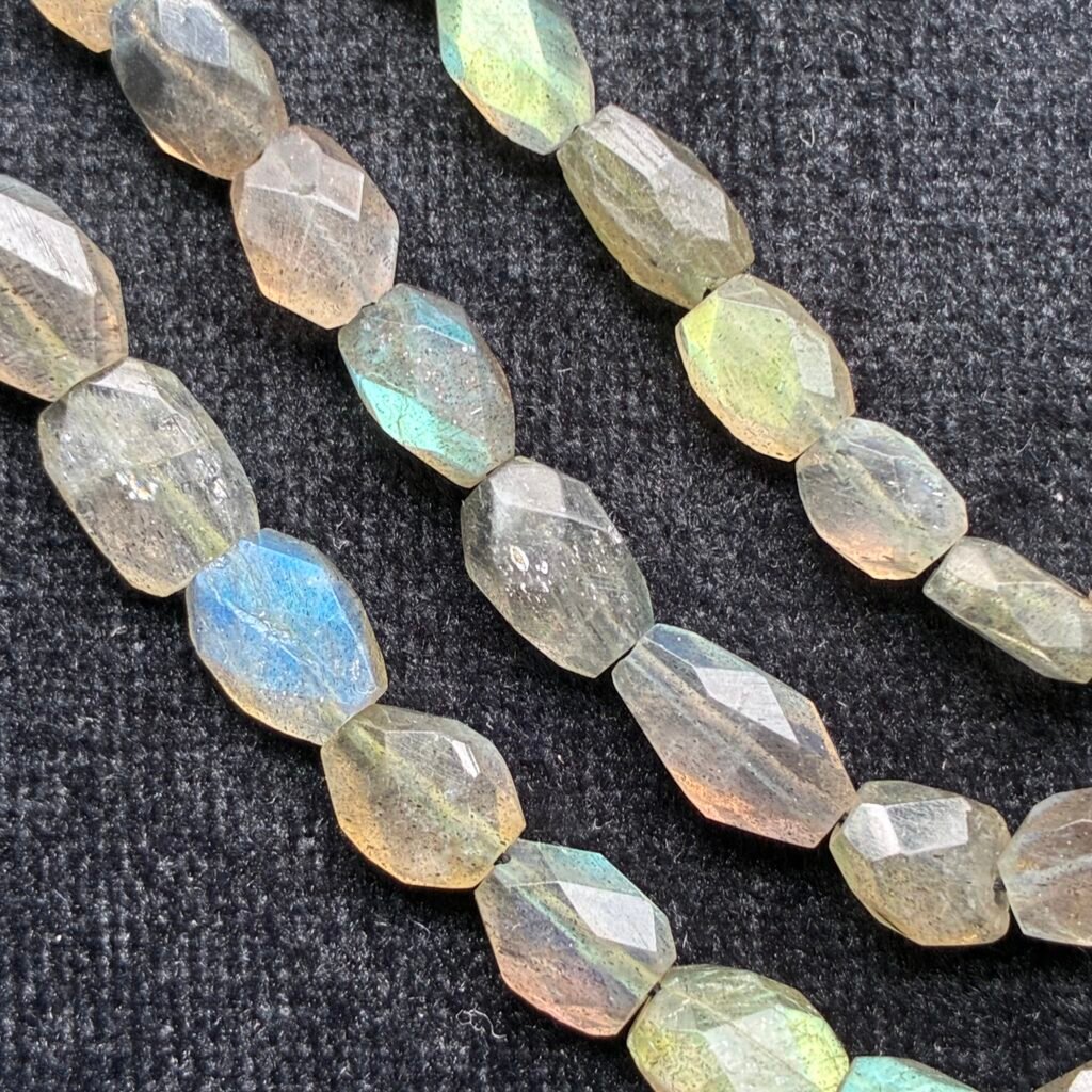 Labradorite Faceted Oval, 33 cm, 6.6*4.8*3.4 mm- 8.3*5.5*3mm