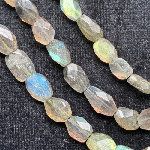 Labradorite Faceted Oval, 33 cm, 6.6*4.8*3.4 mm- 8.3*5.5*3mm