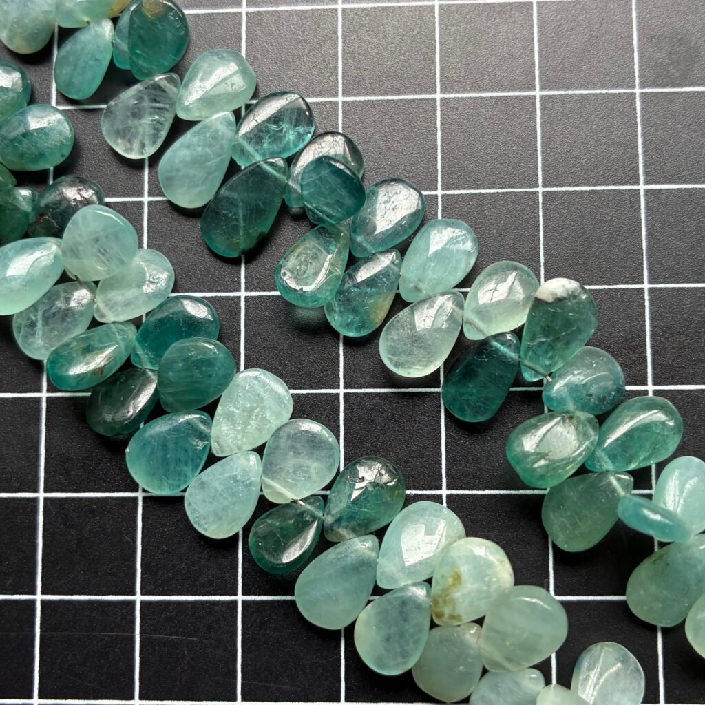 Grandidierite , Smooth  Pear, M Size , 20Cm , 11*6mm