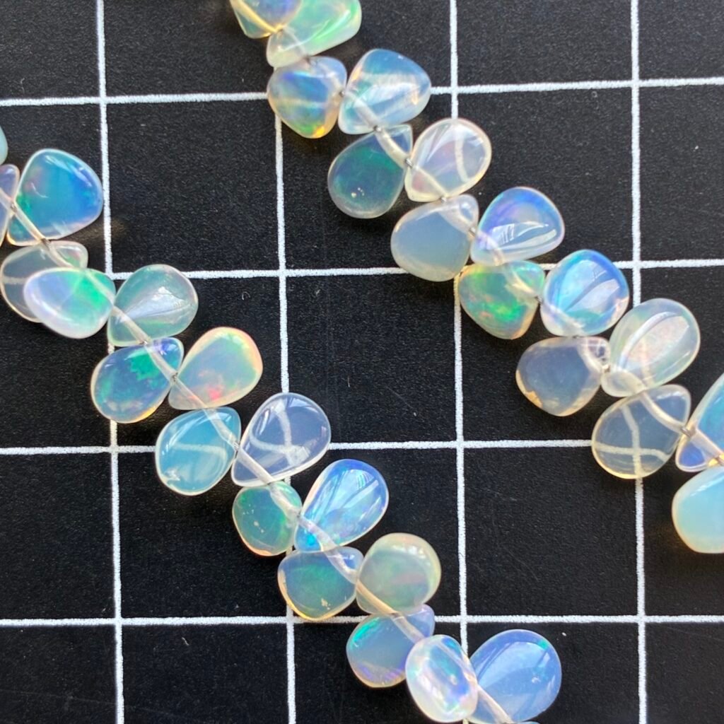 Ethiopian Opal, Smooth Pears, 20-21 cm, 7.5*5.5*3.5 - 5*3.7*2.4 mm