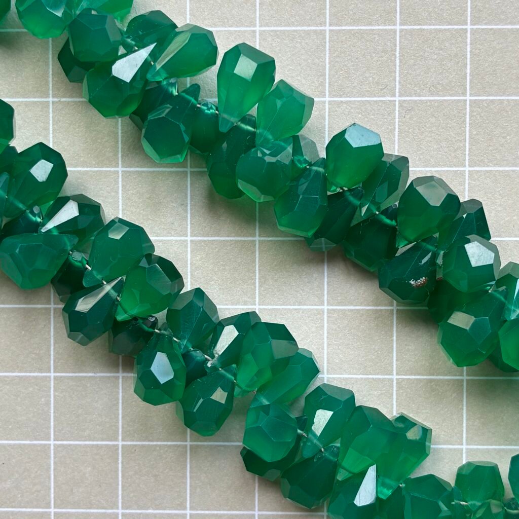 Green Onyx,  Fancy Cut Drops, 18 cm, 17*7 mm, 57 beads approx