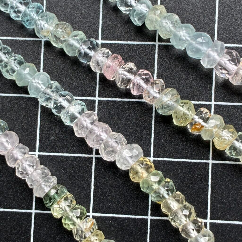 Beryl, Faceted button, 19 cm, 5-4 mm