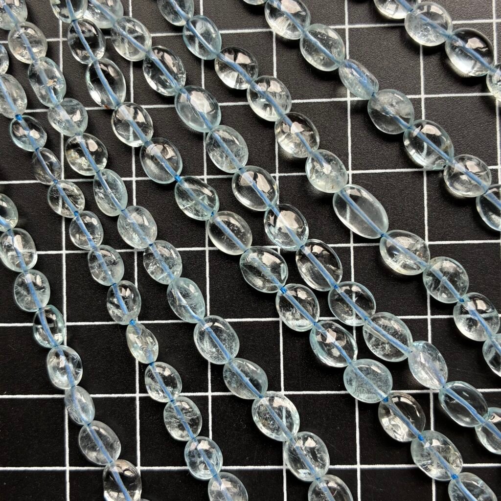 Aquamarine, Smooth Oval, 44 cm, 7.7*6*4.3--6.2*5.2*3.5 mm