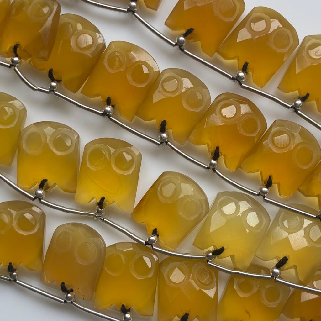 Chalcedony , Cat Shape, 16cm , 14*12*5.7mm
