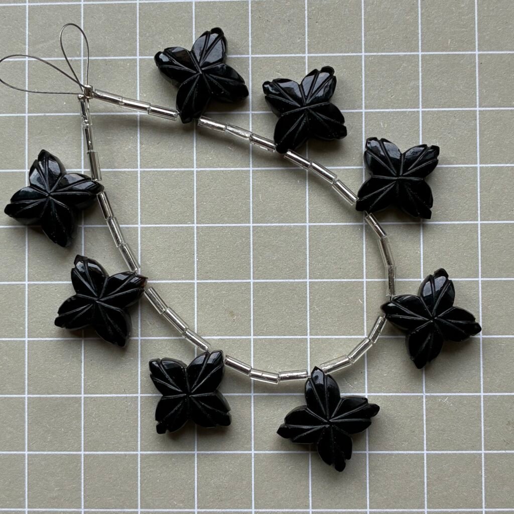 Black Onyx, Flower, 8 beads, 16.5*16 mm