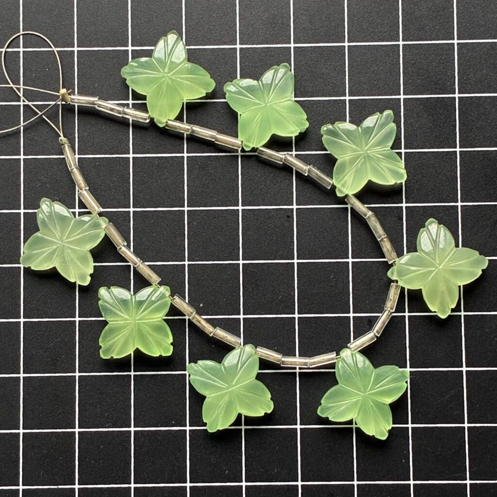 Chalcedony, Parrot Green, Flower, 8 beads, 17*17 mm