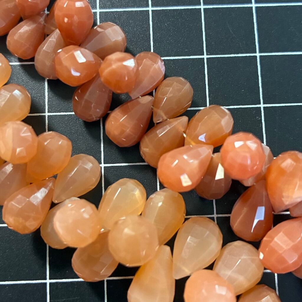 Moonstone Peach F Drop , 21cm