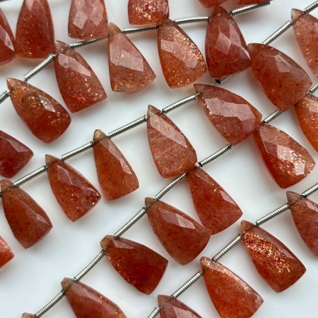 Suntone Faceted Pyramid, 10 beads,11cm, 14.3*8.3 mm