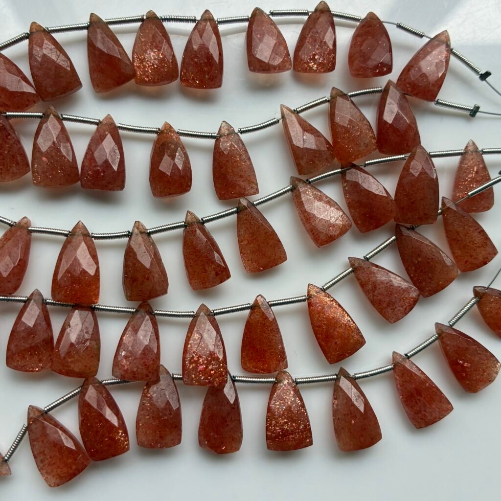 Suntone Faceted Pyramid, 10 beads,11cm, 14.3*8.3 mm