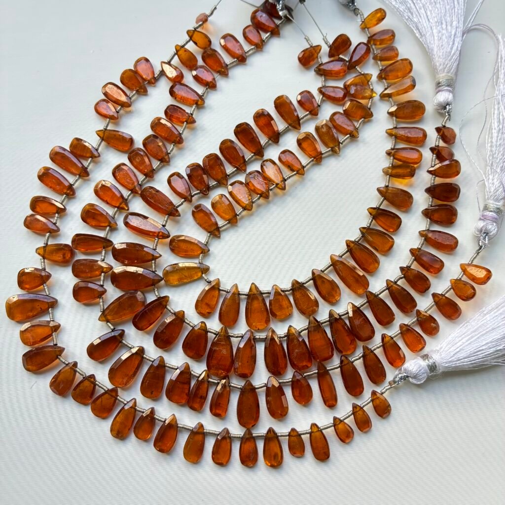 カイヤナイト、グリーン、ファセットカット、ハート型、13×6×3mm～8×4×3mm、25cm