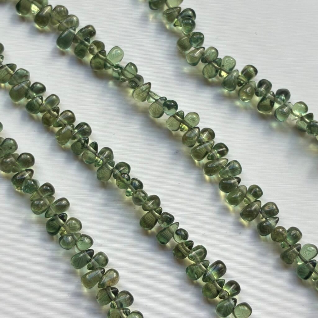 Apatite Smooth Drops , Green, 4*2mm, 19cm