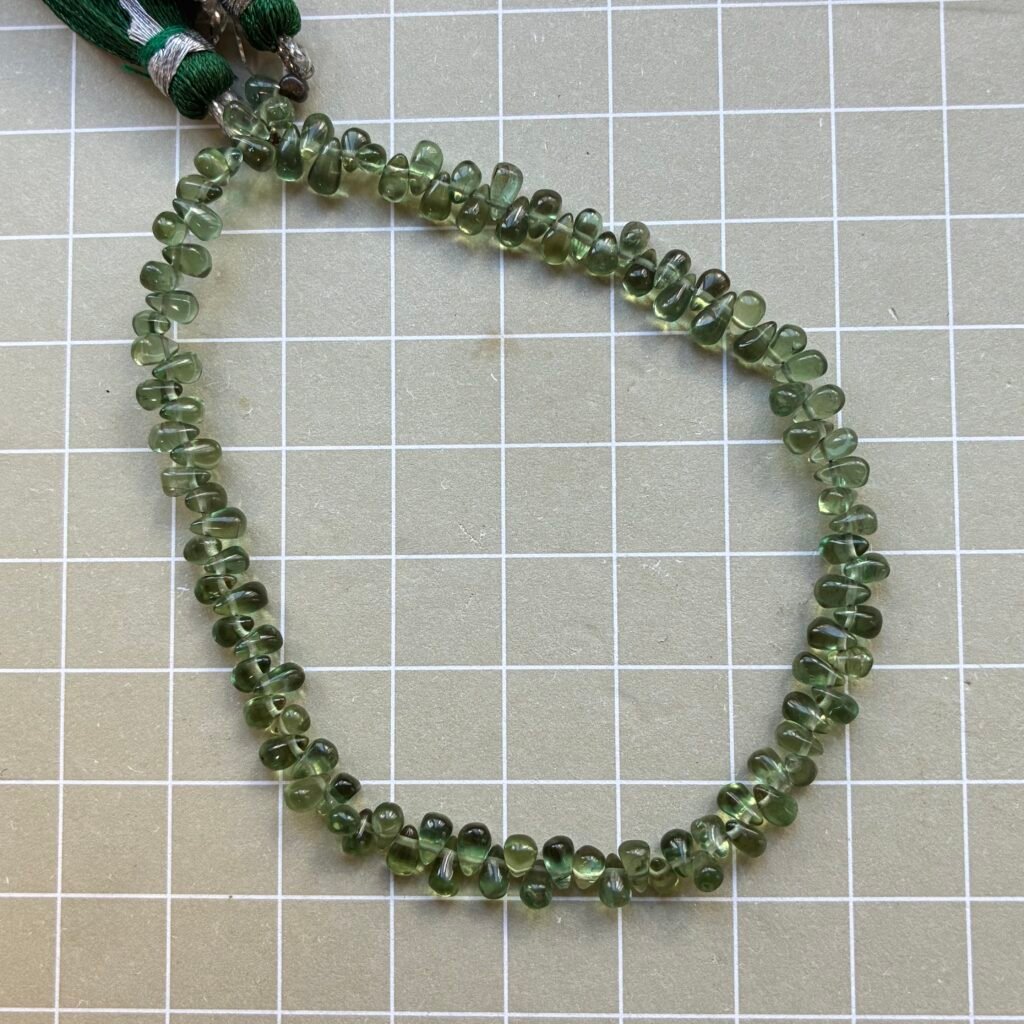 Apatite Smooth Drops , Green, 4*2mm, 19cm