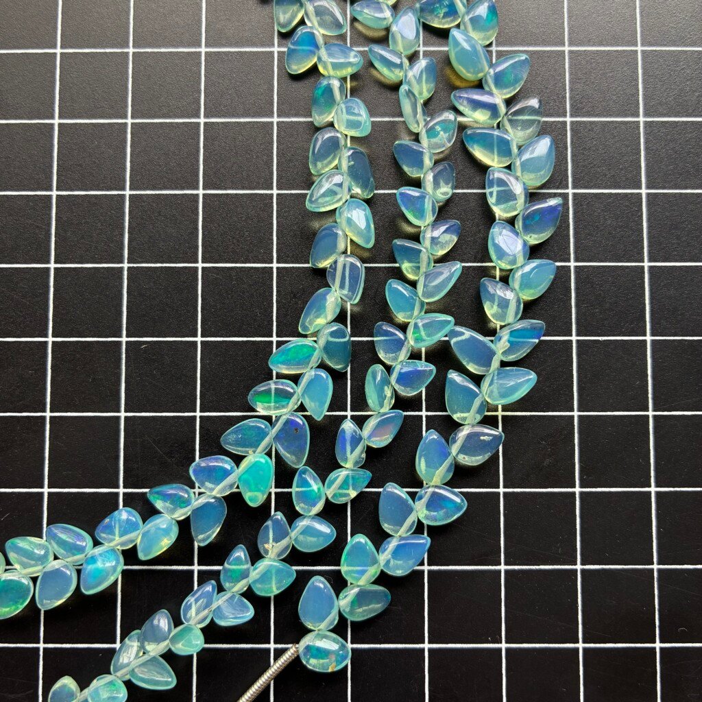 エチオピア産オパール、ブルー、鳥の形をしたペアシェイプ、16cm、6.90×3mm