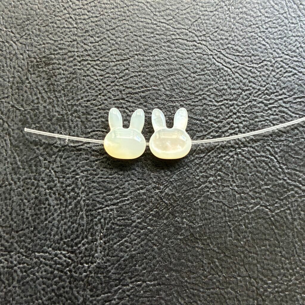 Natural White Shell Rabbit Head Beads, 10*8mm, horizontal hole