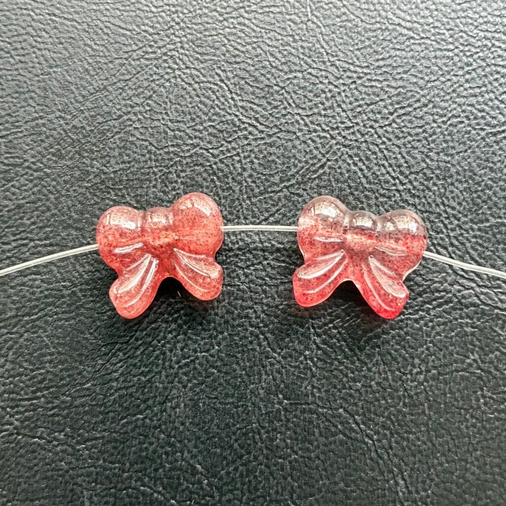 Natural Strawberry Quartz Bowknot Beads, 14*16*厚6mm