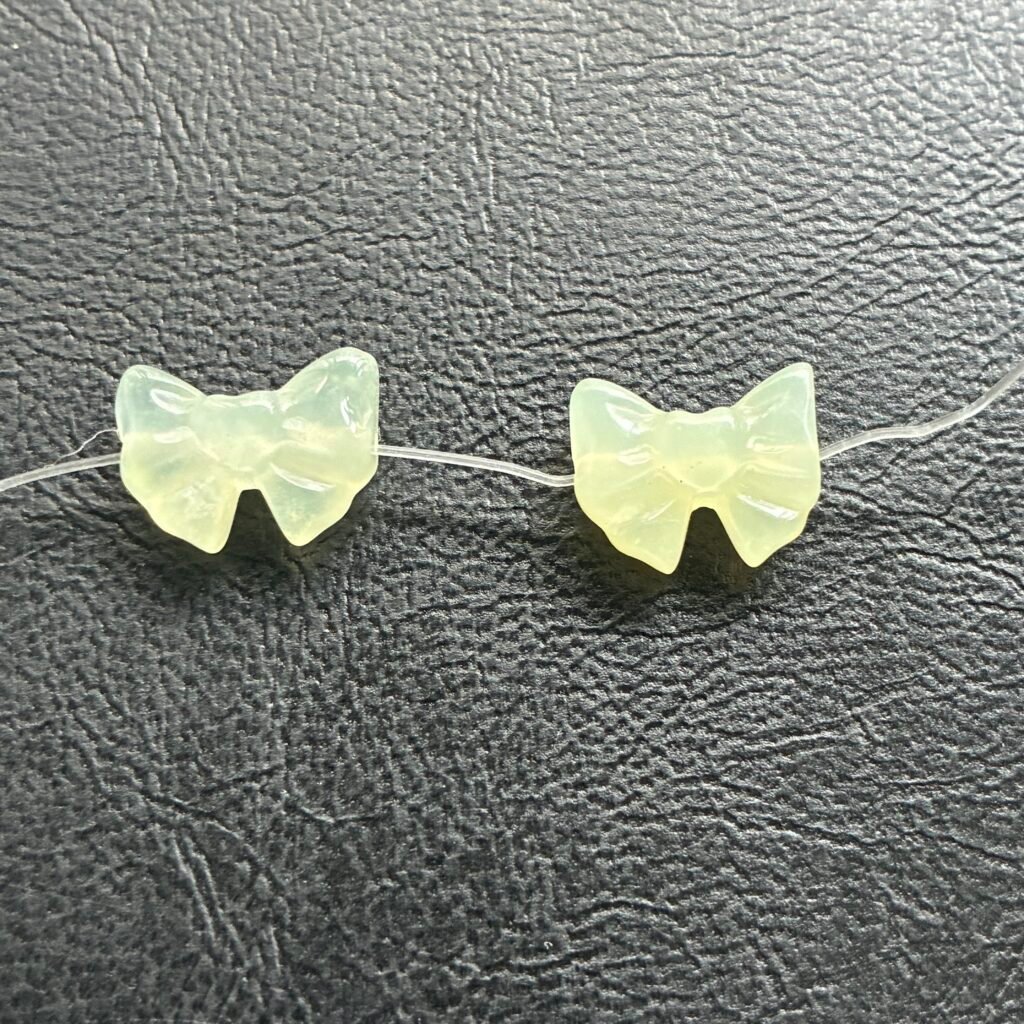 Natural Light Green Jade Bowknot Beads, 14*10mm