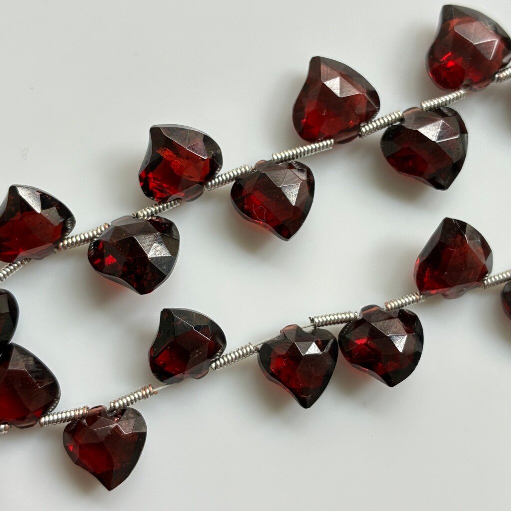 Garnet Leaf Small, 26pcs, 10*4~8*4mm