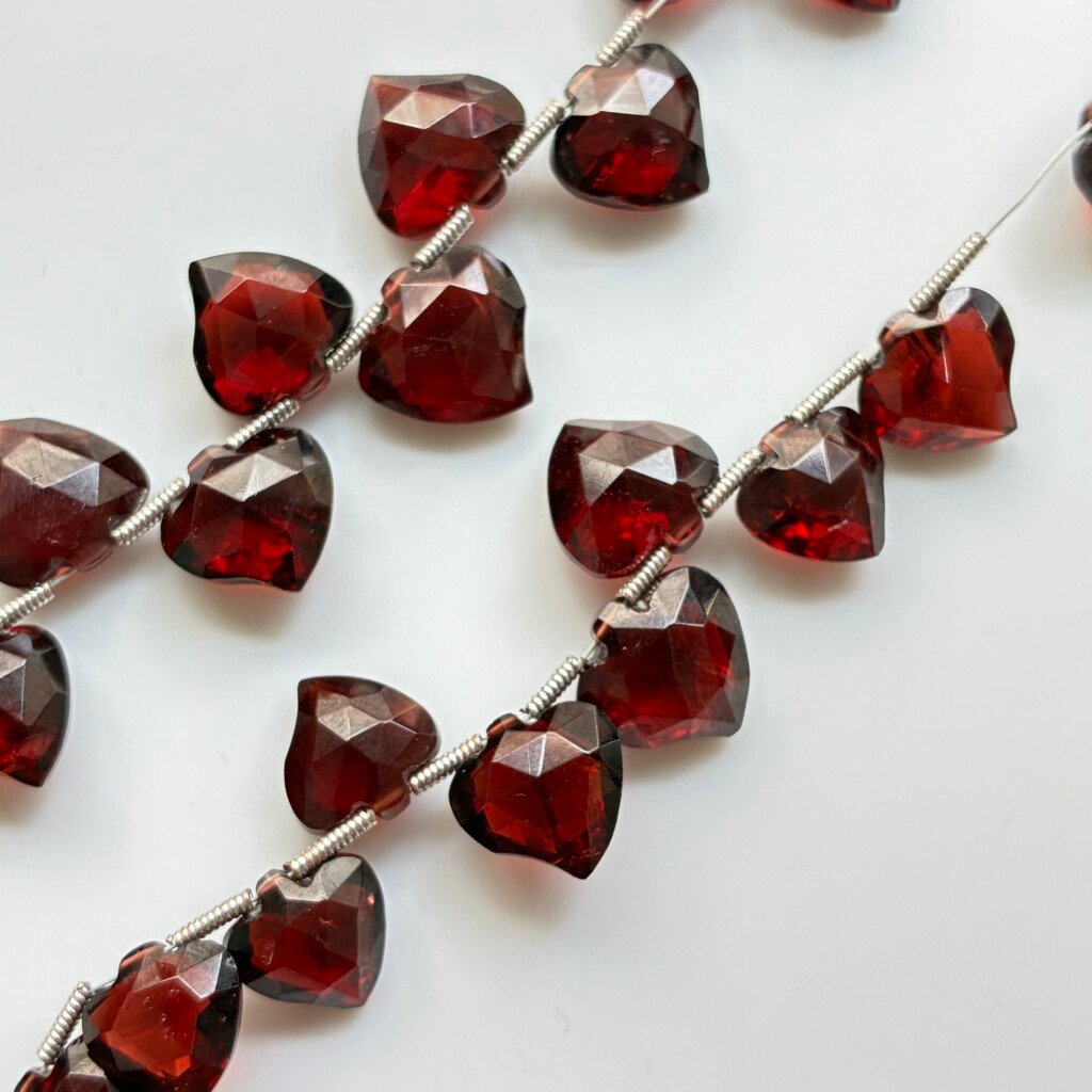 Garnet Leaf Small, 26pcs, 10*4~8*4mm