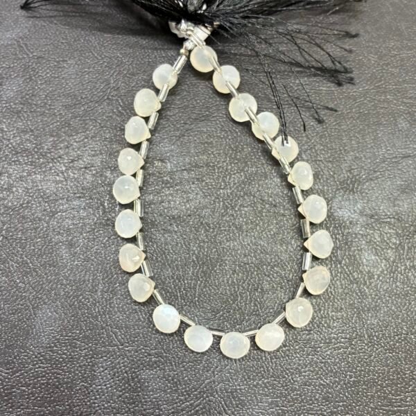 White Moonstone, Faceted Onion, 19 cm, 7.4* 7.4 mm, 22 beads
