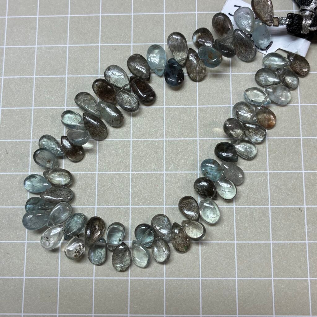 Moss Aqua, smooth Pear, 21 cm , 60 beads