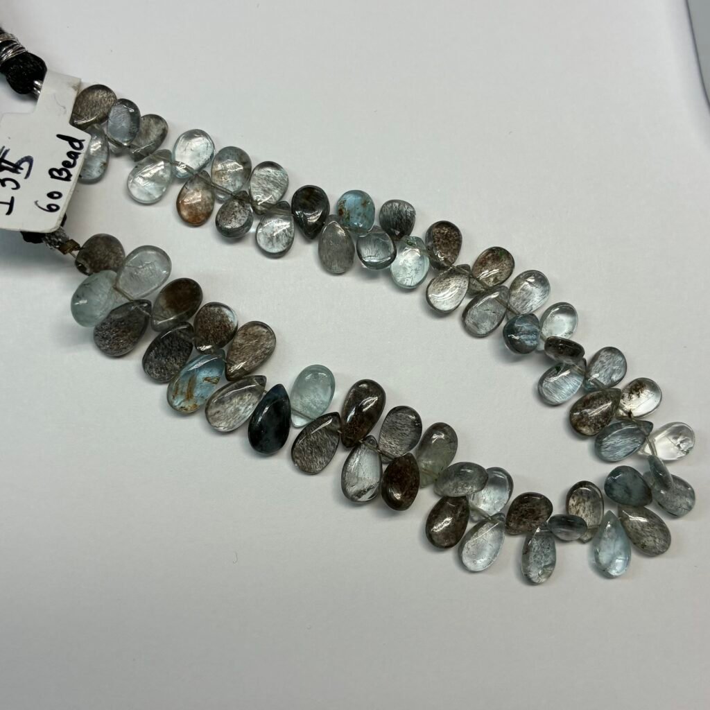 Moss Aqua, smooth Pear, 21 cm , 60 beads