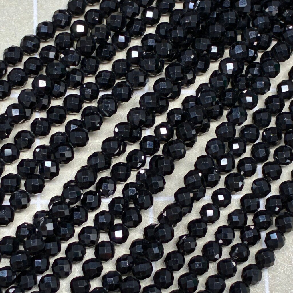 Black Spinel  3mm, 32 Cm