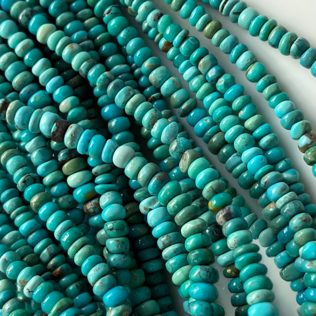 Arizona Turquoise, Smooth Button, 4.5-3 Mm, 46 Cm
