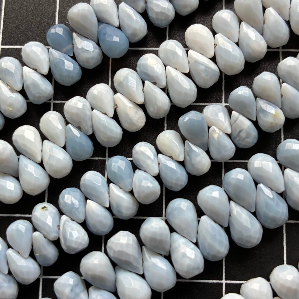 Blue Opal, Faceted Drops, 20 Cm