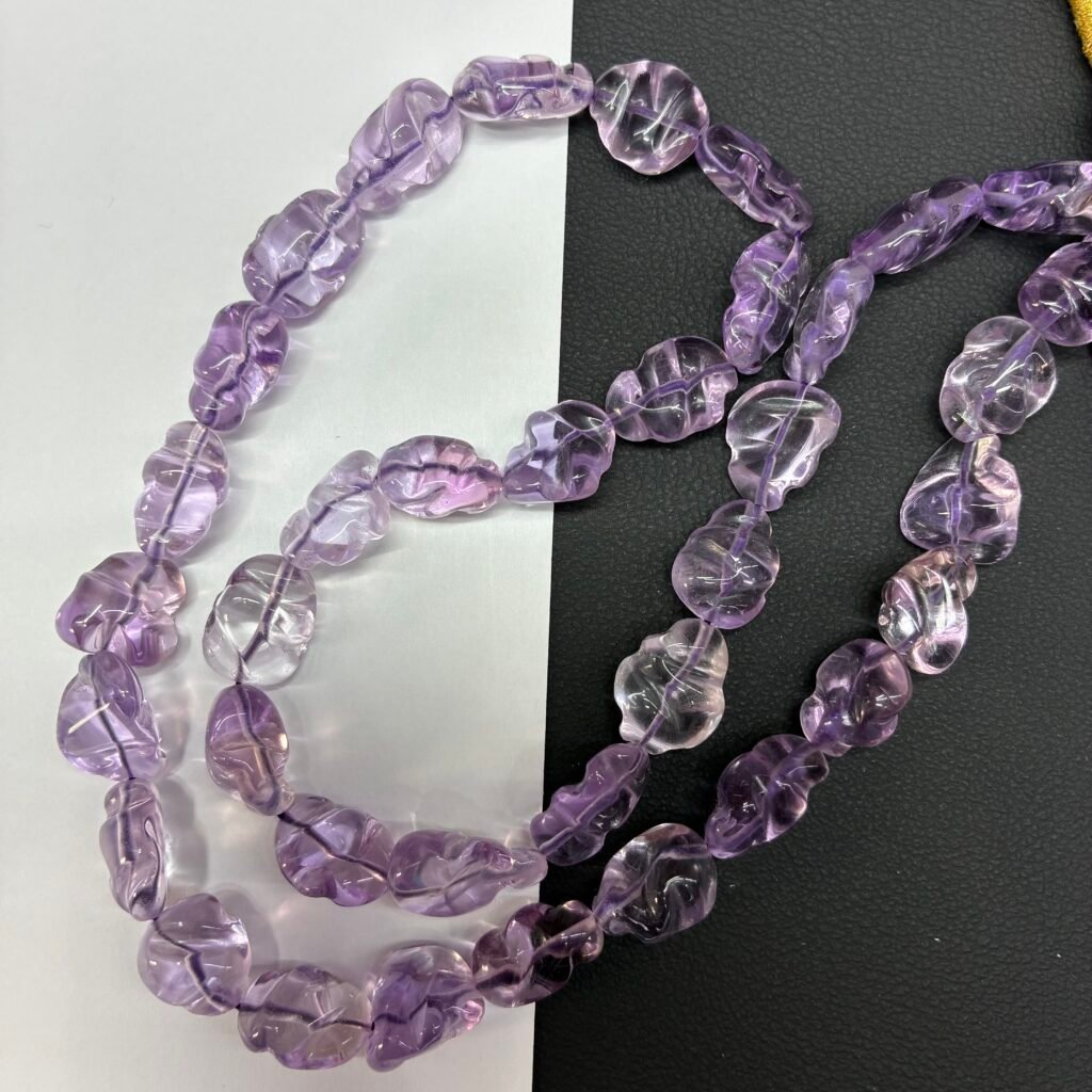 アメジストピンク、ムガール様式の彫刻が施されたナゲット、46cm、ビーズ39個、12.5×8.5～10×7.7mm